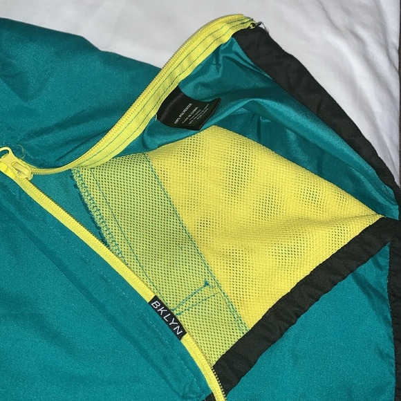 Gently Loved Brooklyn 100% Polyester Unisex Windbreaker Hoodie *No Drawstrings* - Picture 4 of 12